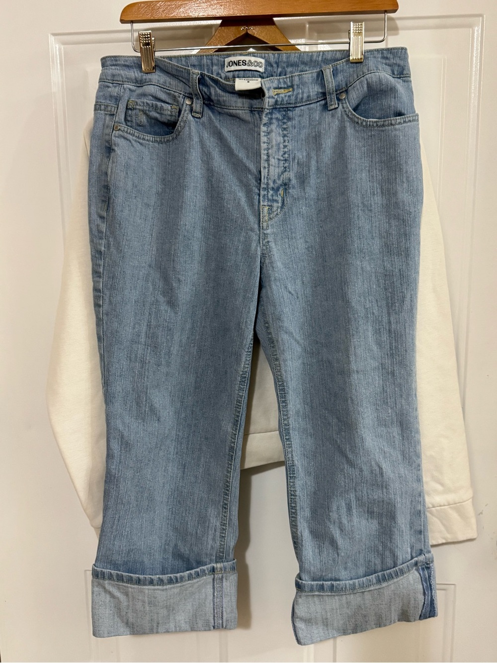 Jones New York Light Blue Cropped Women's Jeans